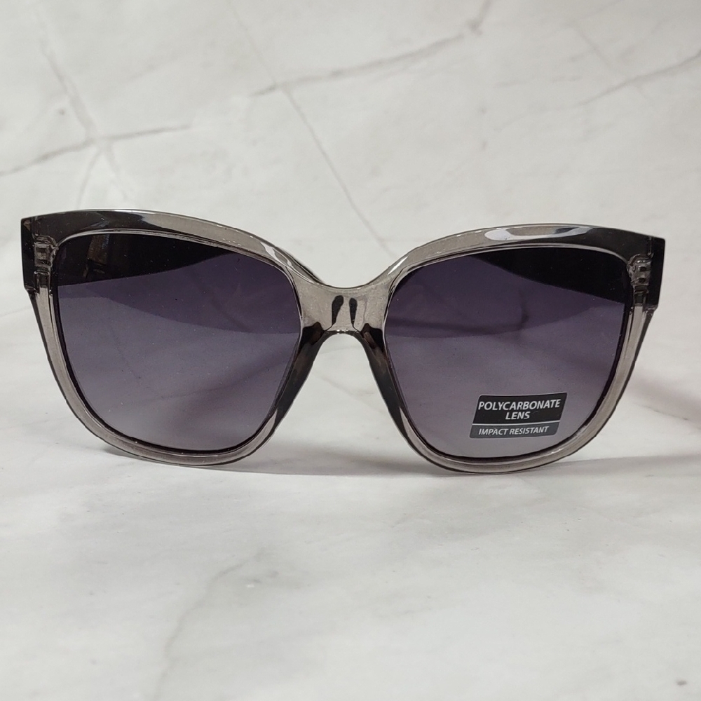 Chic Black Sunglasses
